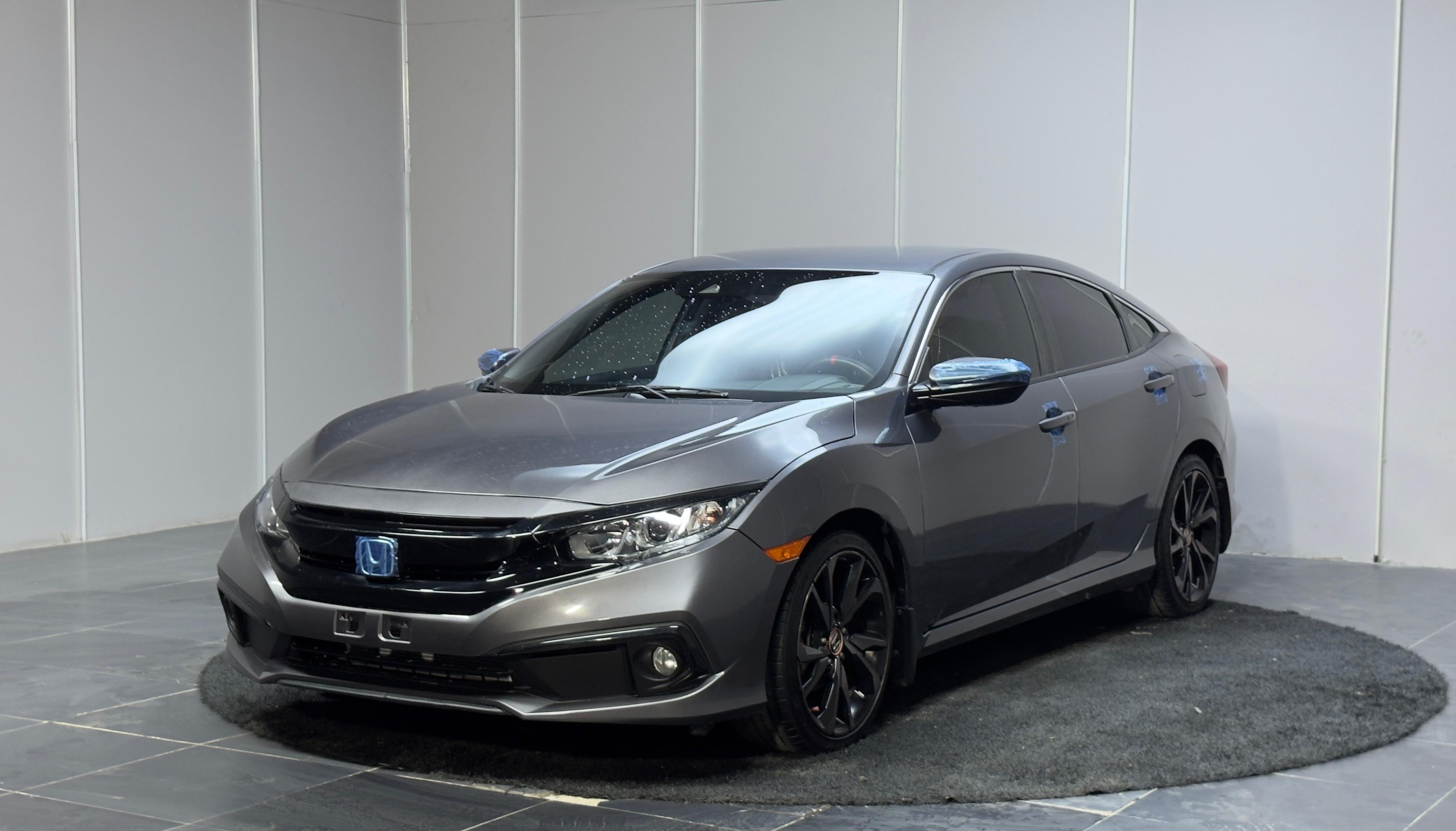 Car image 4